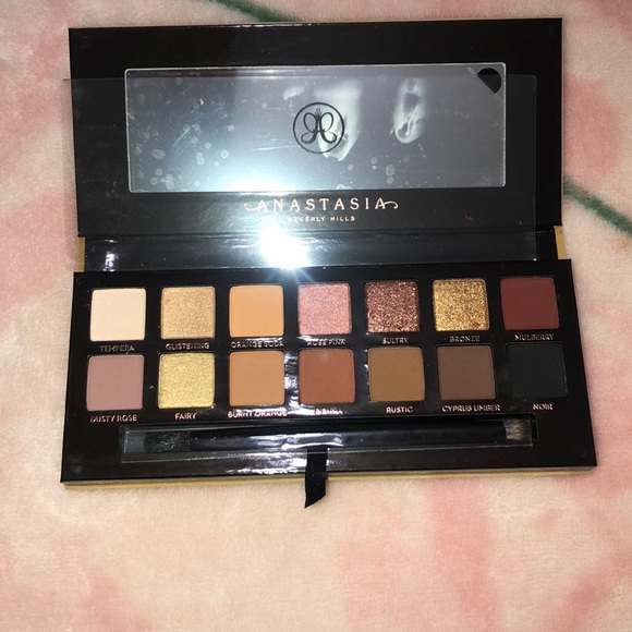 Stunning Brand New ABH Palette Vault - Picture 5 of 8